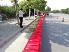 一块小小的红色挡水板就能引流城市内涝组合式挡水板图2